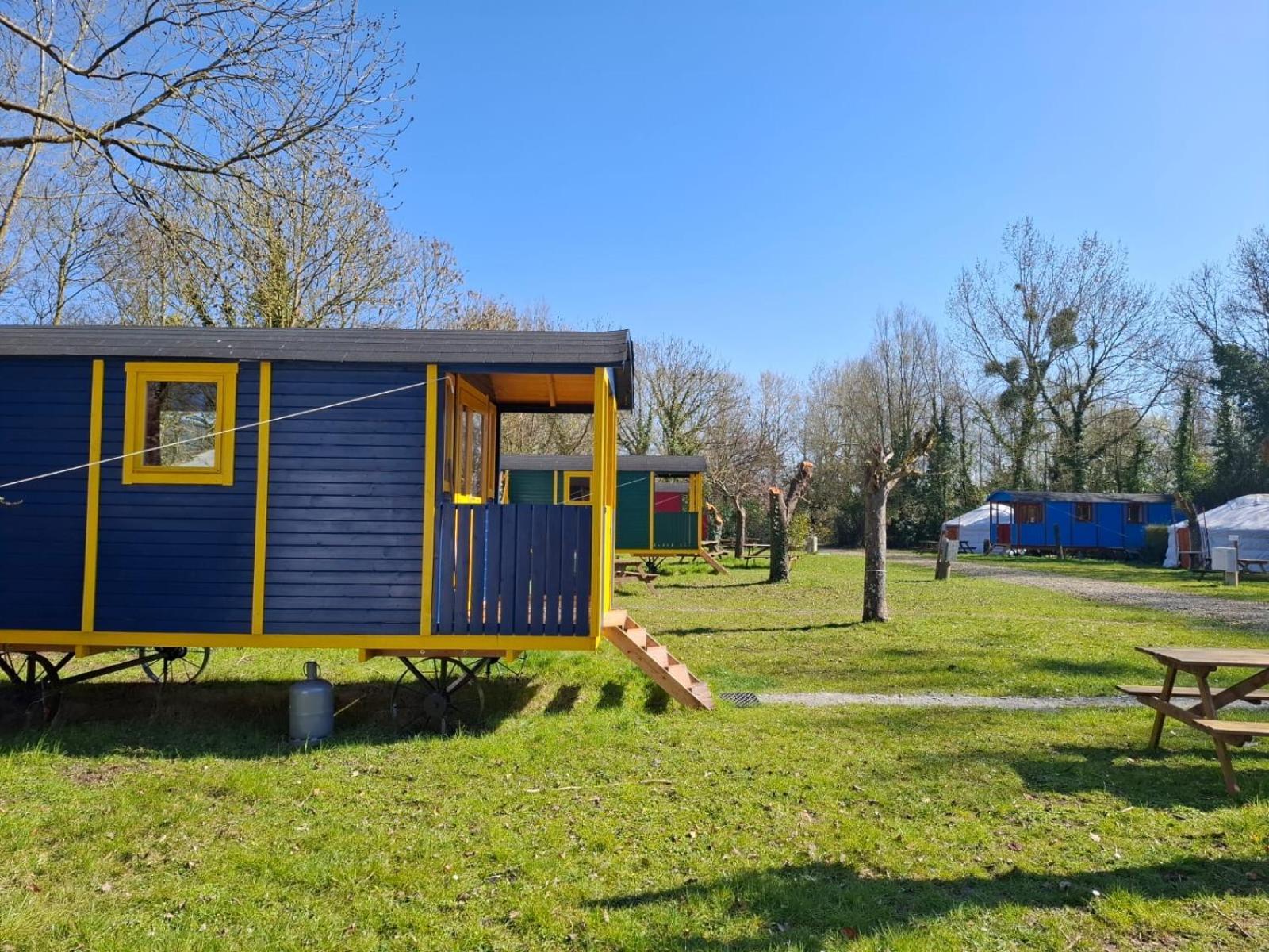 Le Village Insolite Yourte Et Roulotte Saint-Benoît-des-Ondes Exteriér fotografie