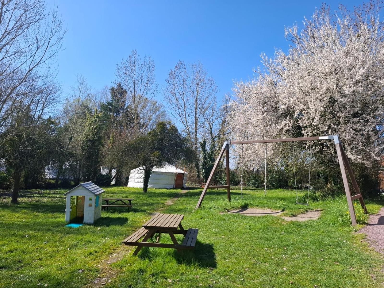 Le Village Insolite Yourte Et Roulotte Saint-Benoît-des-Ondes Exteriér fotografie