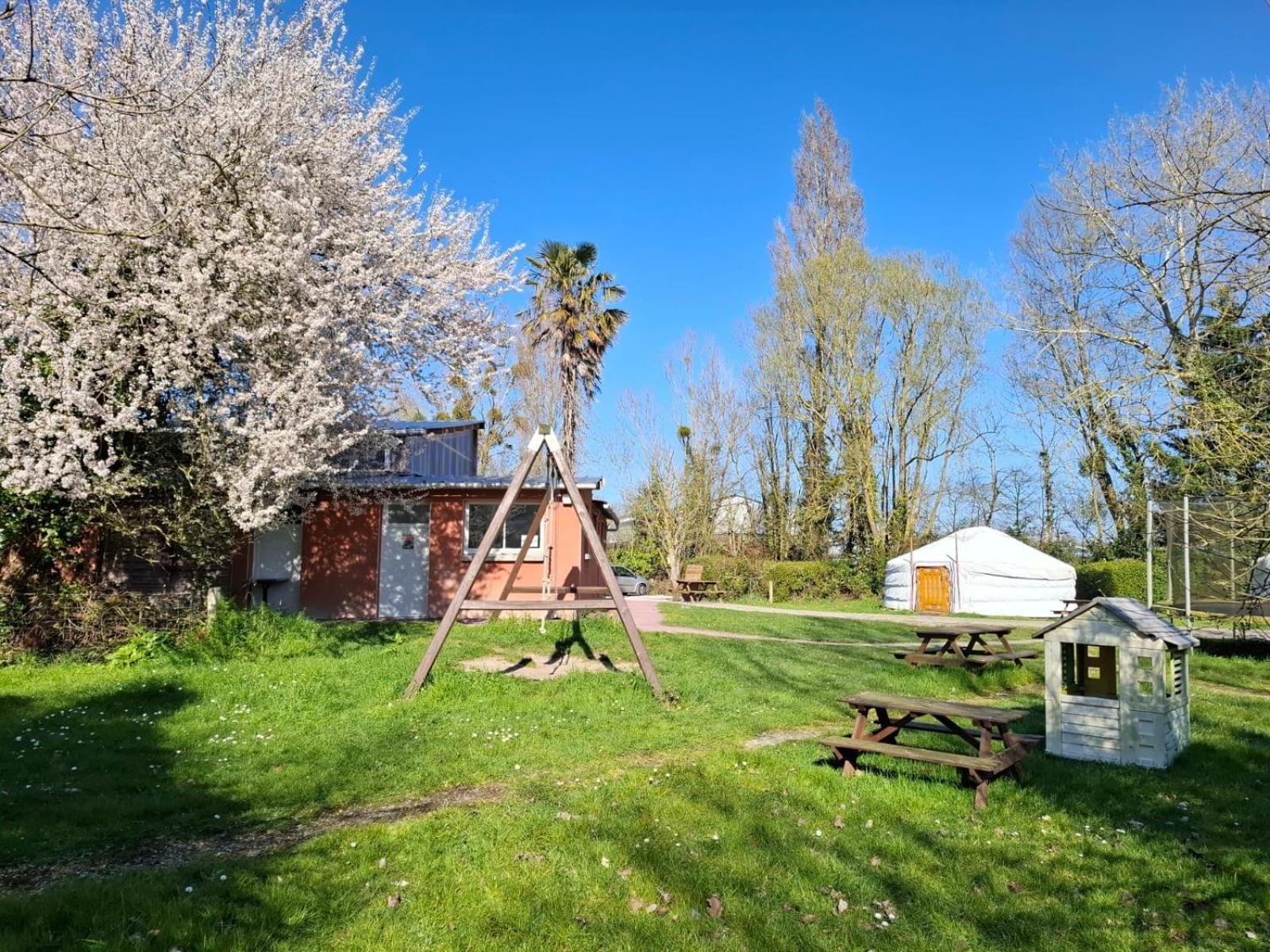 Le Village Insolite Yourte Et Roulotte Saint-Benoît-des-Ondes Exteriér fotografie